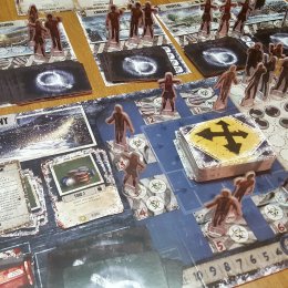 Dead of Winter: A Crossroads Game