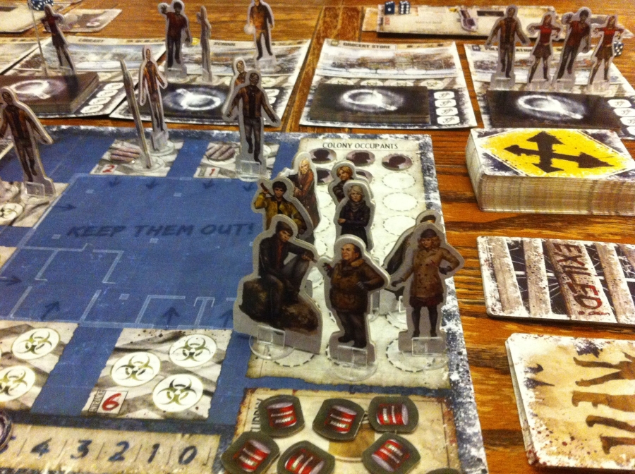 Dead of Winter: A Crossroads Game